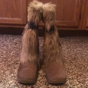 Bearpaw Kola CHEST/NAT FUR/GUM Boots Size 9